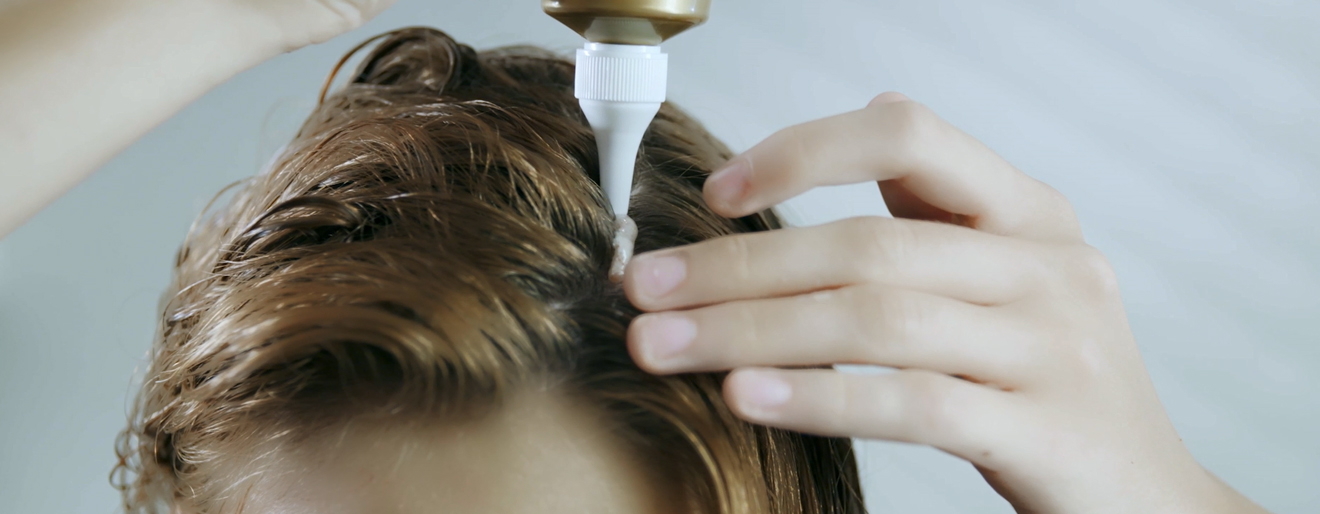 Jak wykonać peeling skóry głowy?