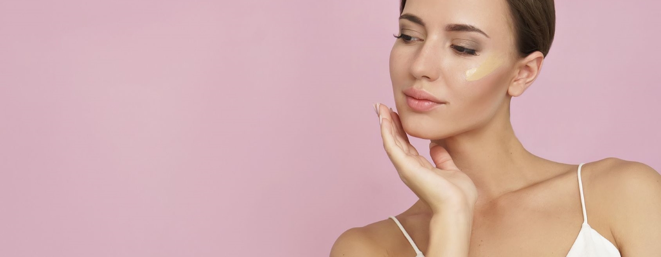 Jak dobrać podkład do cery problematycznej z przebarwieniami?