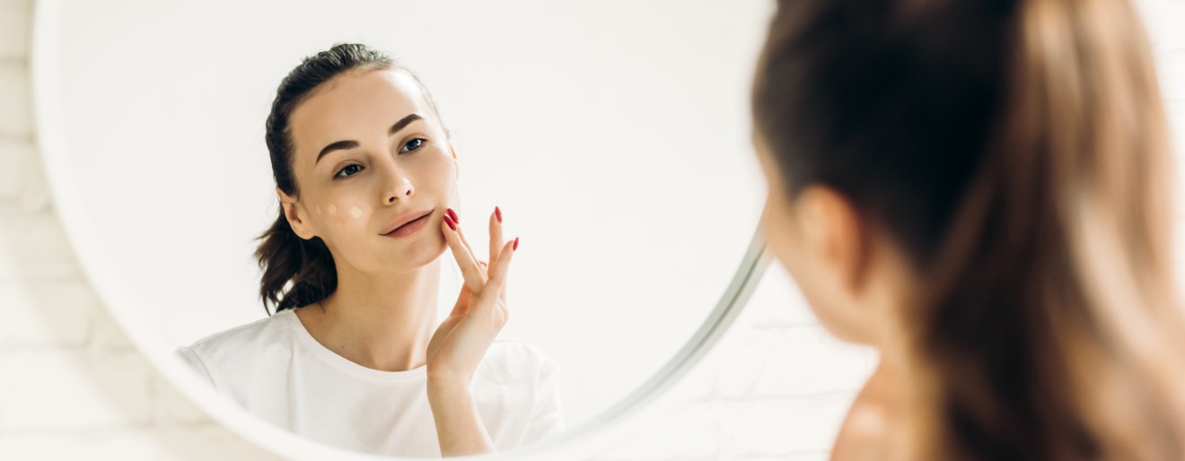 Sztuka makijażu skóry trądzikowej